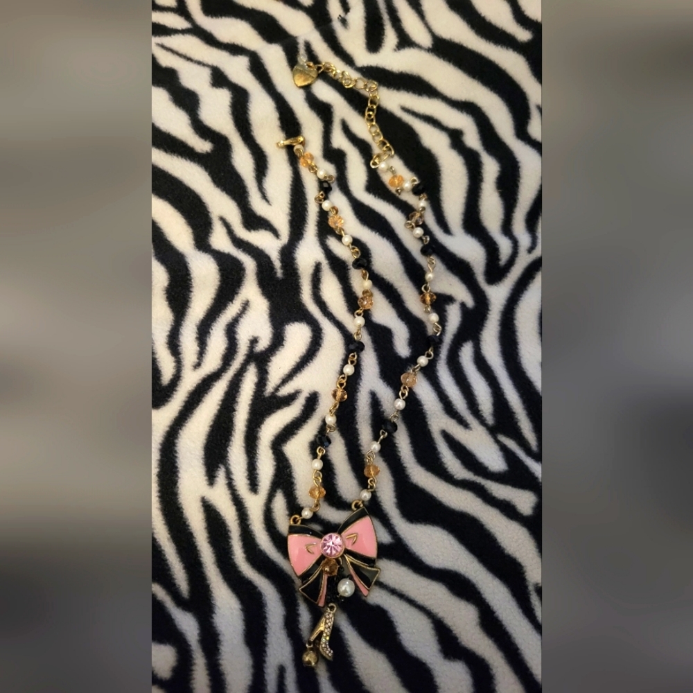 Bow Necklace